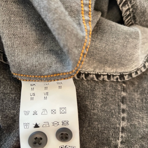 Hugo Boss Button Up - Picture 6 of 8